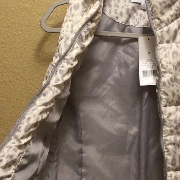 Animal Print Puffer Vest Cream and Gray Size Medium New with Tags - Picture 5 of 10
